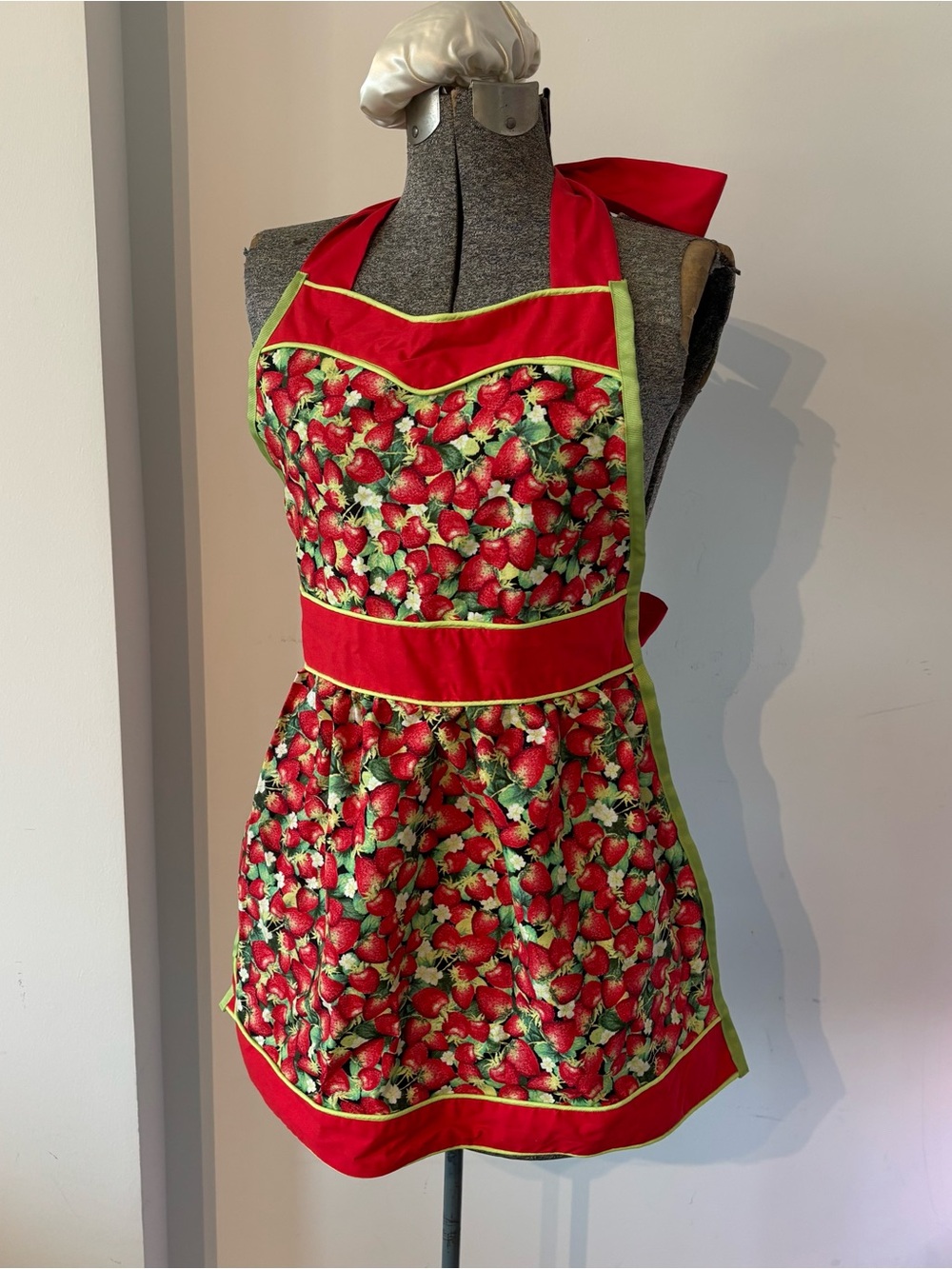 Strawberry print retro-style apron